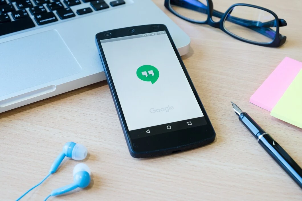 cellphone-editorial-data-digital-modern-green_1421-358